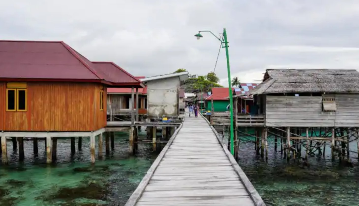 Indonesia's sea nomads turn to jobs on land