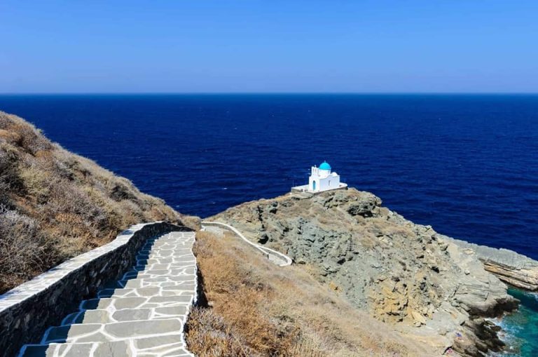 Europa Nostra: The Cycladic islands are at risk from overtourism and uncontrolled construction